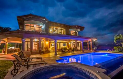 Meticulously crafted home with amazing view in Atenas.