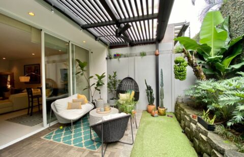 This modern ‘on top of the hill’ home is offering 320-degree views.